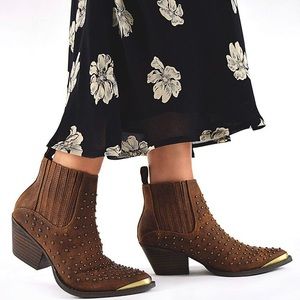 Very Volatile EVAN studded bootie with metal toe